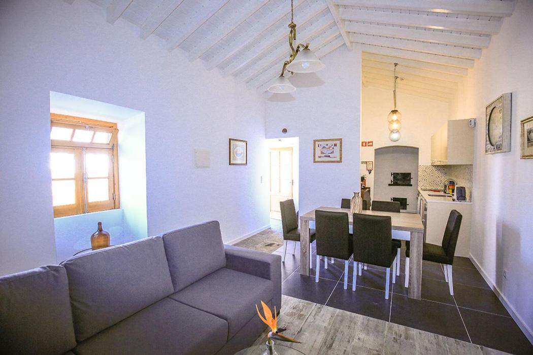 Quinta Das Giestas Ribeira Grande Rum bild